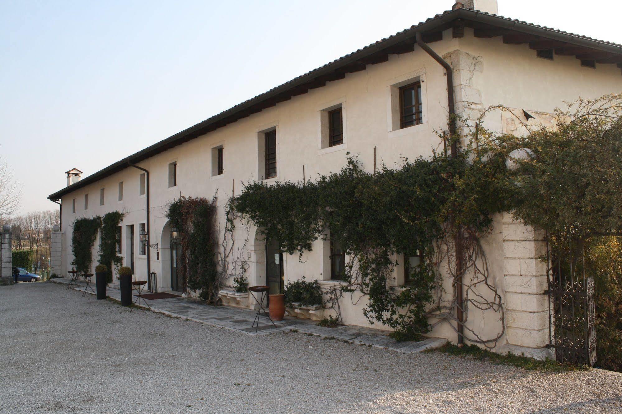 Hotel Villa Policreti Castello d'Aviano Exterior photo